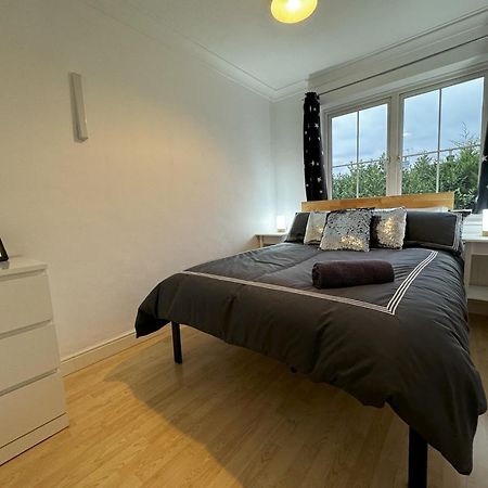 Chieveley Mews By Sarrochic Villa Sunningdale Exteriör bild