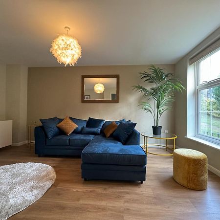 Chieveley Mews By Sarrochic Villa Sunningdale Exteriör bild