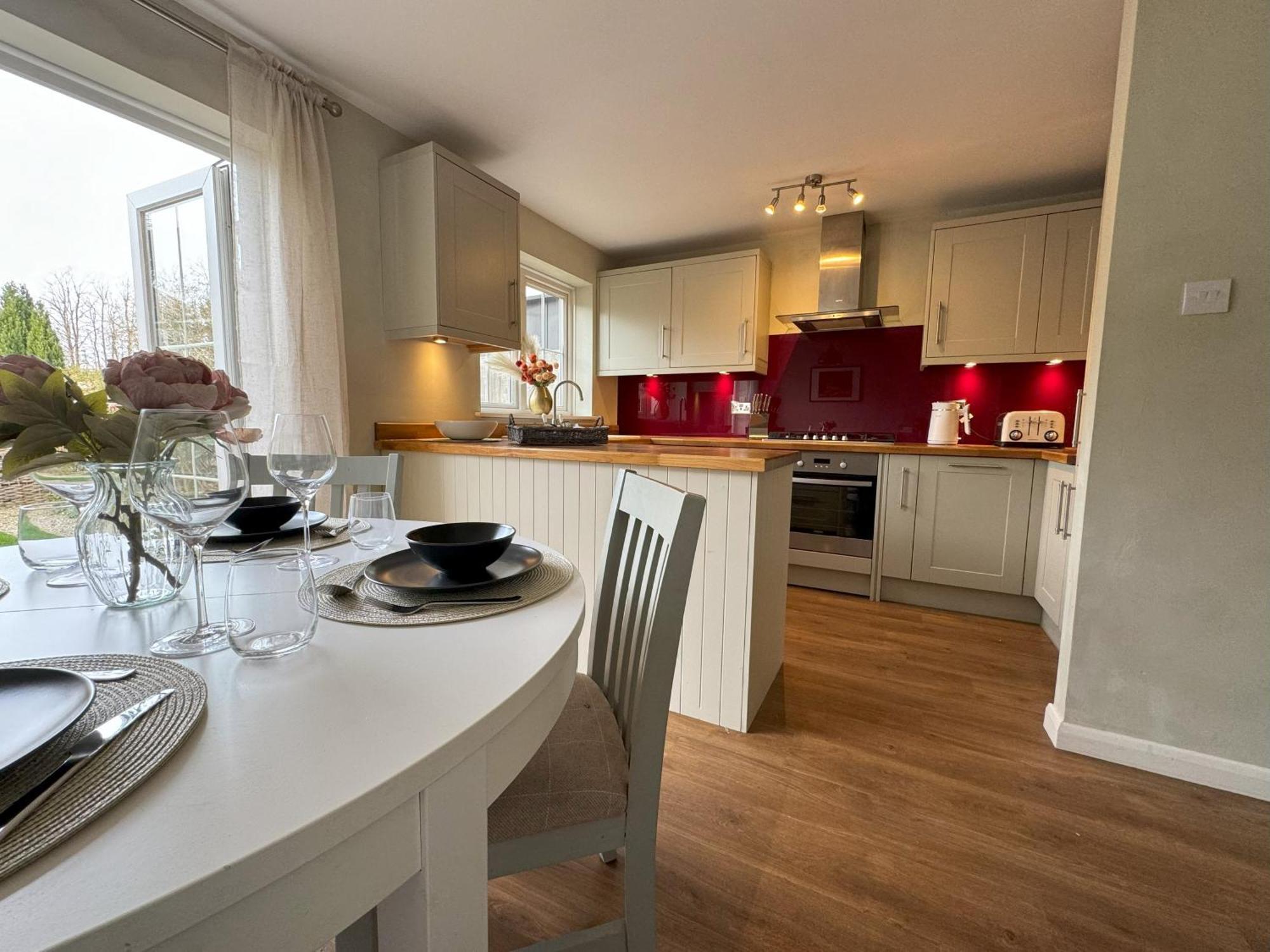 Chieveley Mews By Sarrochic Villa Sunningdale Exteriör bild